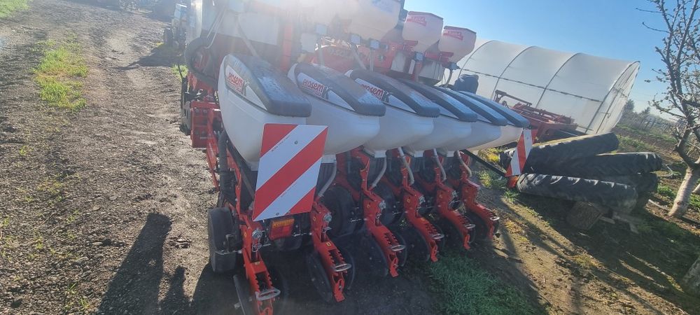 Semanatoare sola 6 randuri  cu fertilizare  florea soarelui si porumb