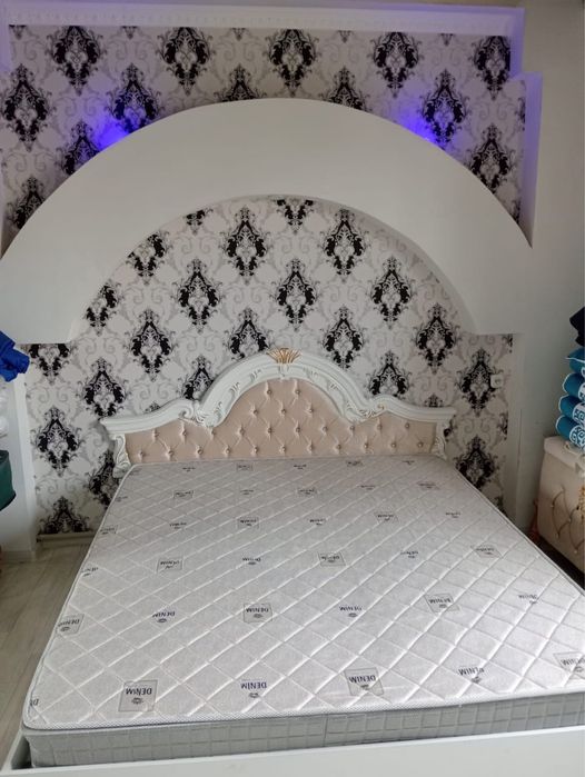 Спальный кровать с матрасом