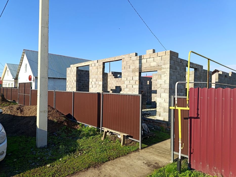 Продам дом и недостроенный дом, можно под бизнес