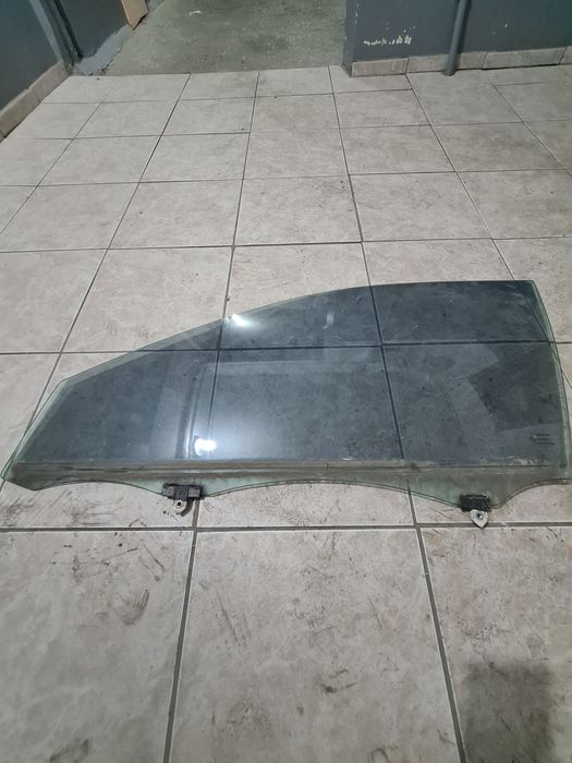 Водительская стекло на камри 50