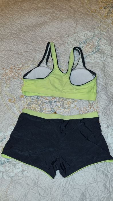 Продам купальники для девочек