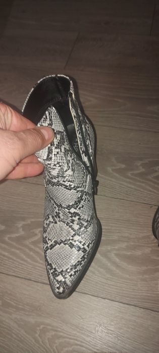 Vând botine damă în stare foarte buna