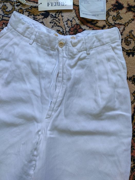 S. Ferré. Pantaloni albi