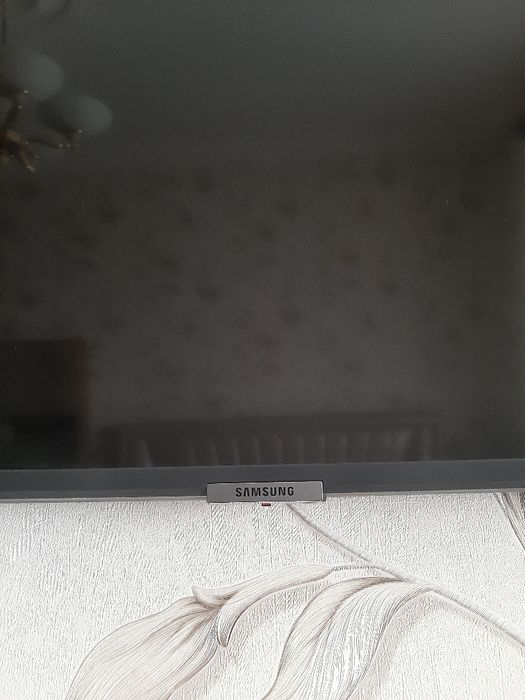 Продается телевизор Samsung AU7500 50размер смарт