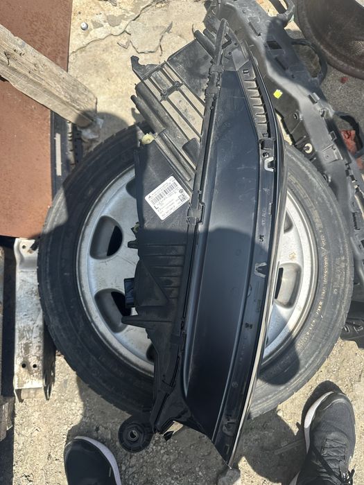 VW Touareg 3 IQ Light ляв фар 24г