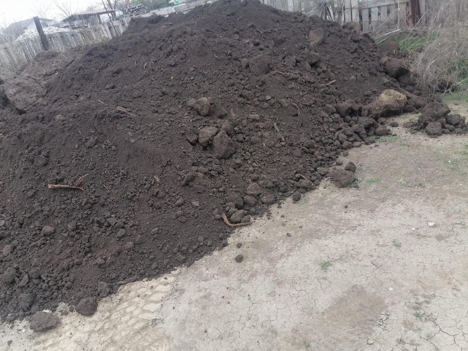 Pământ negru vegetal de cea mai bună calitate Nisip Chisai Piatra