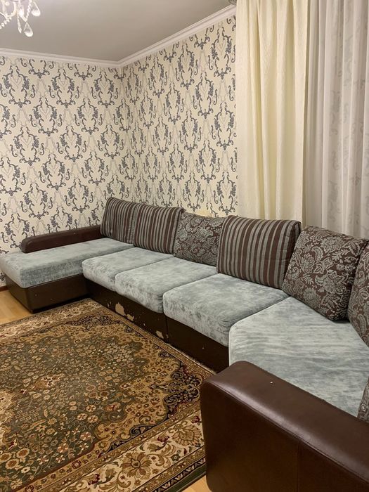 Диван гостиный большой