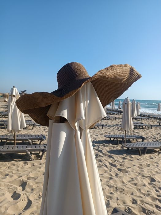 Лятна голяма шапка с периферия.