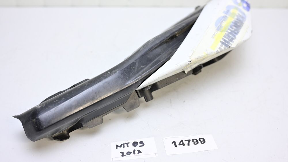 Carena Codita Spate Stanga Yamaha MT09 2014 - 2016