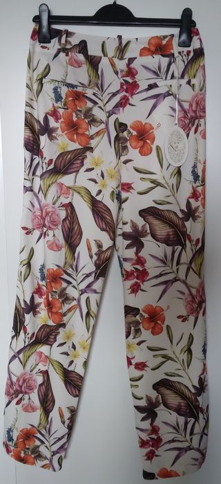 Pantaloni dama de vară, masura 40,talie 76 cm,material floral