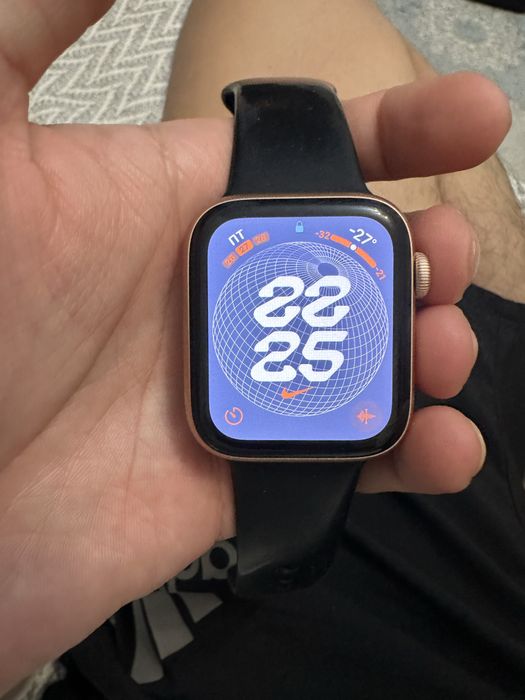 Apple Watch SE 44-mm