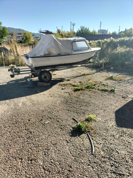 Лодка Kevler с извънбордов двигател