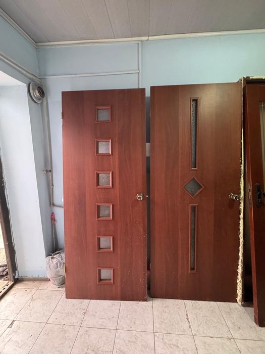 Двери межкомнатные б/у