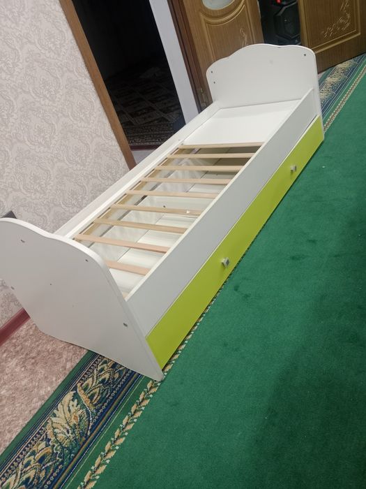 Продам детский кровать без матраса