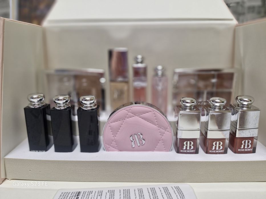 Продам набор косметики. ОРИГИНАЛ