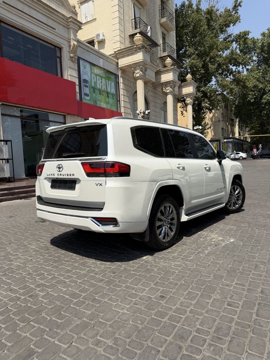 Продаёться Toyota Land Cruiser 300 VX 4.0 2025.