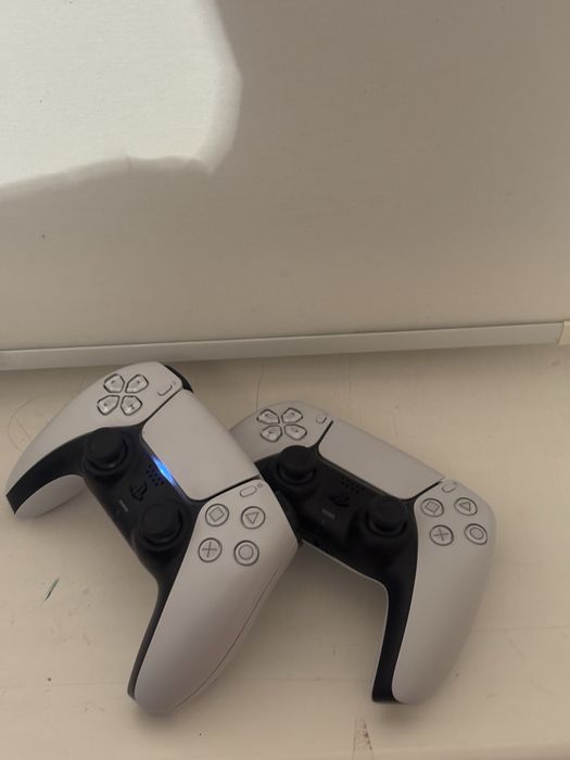 Пс5 1тб почти новая 24 игр