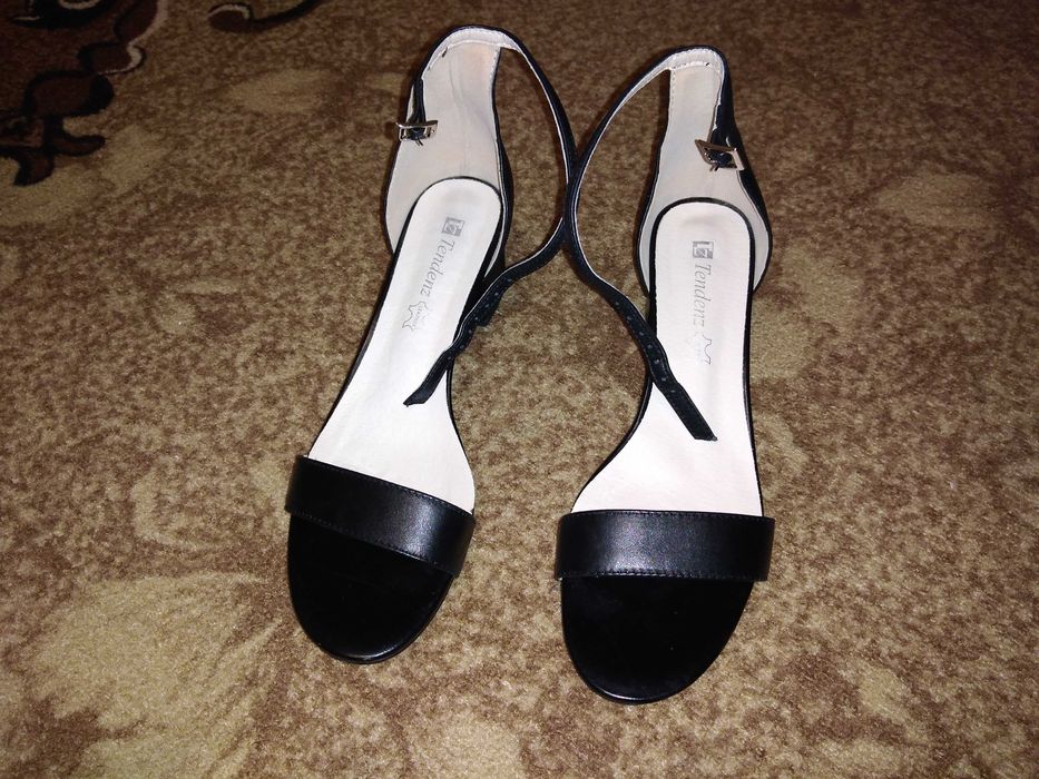 Дамски сандали на марката Тенденз