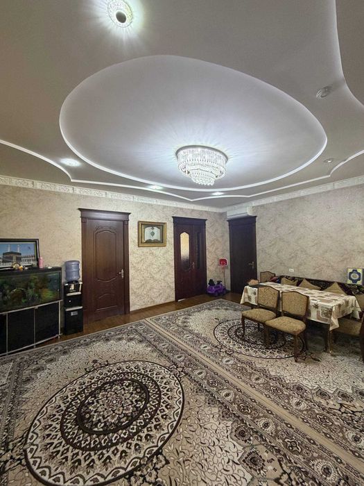 Гулистон Обод махаллада 8 сотик 6 хона Зор ховли сотилади.