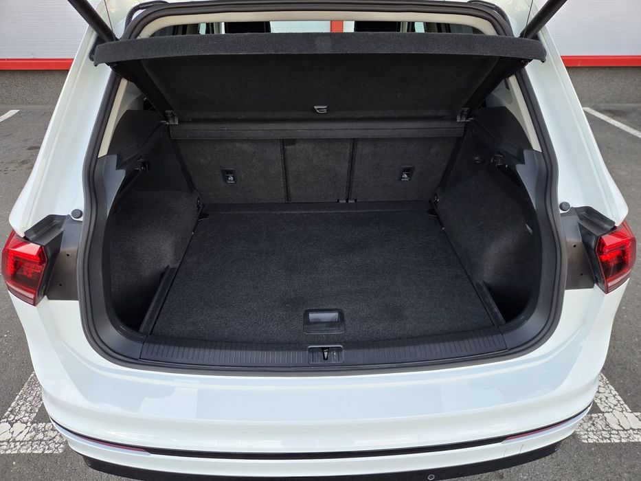 Vw Tiguan 2.0 Diesel / R-Line  / Automată/ Faruri Matrix / Stopuri Led / Distronic ACC / Line-Side Assist / Camera /Head-Up Display / Euro 6 / 2019.04