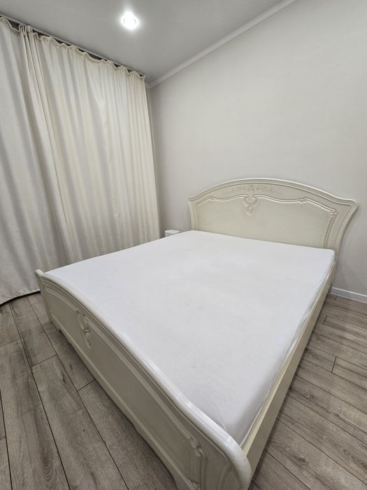 Продам спальный гарнитур