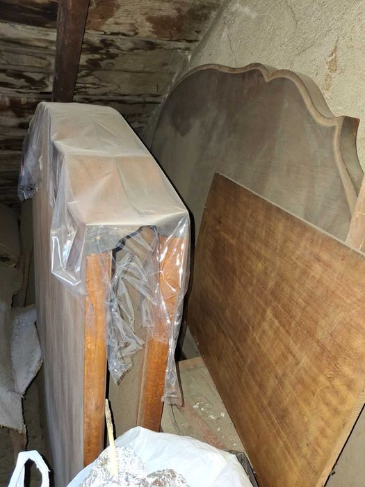 обзавеждане за спалня от масивно дърво