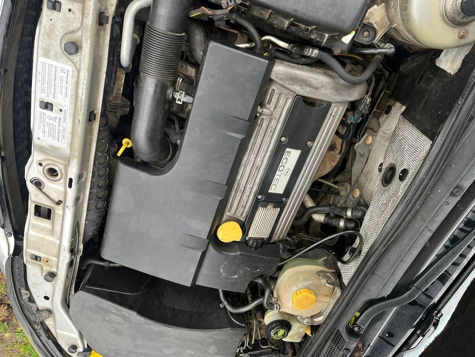 Dezmembrez opel Vectra c 2.2i