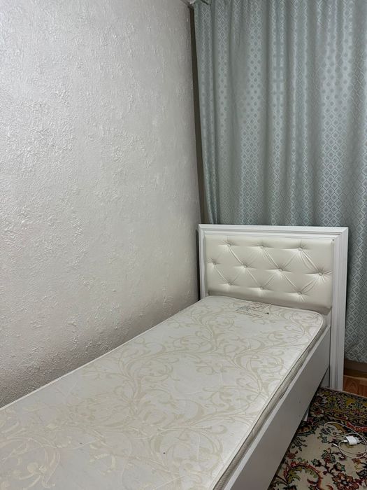 Продам кровать с матрасом