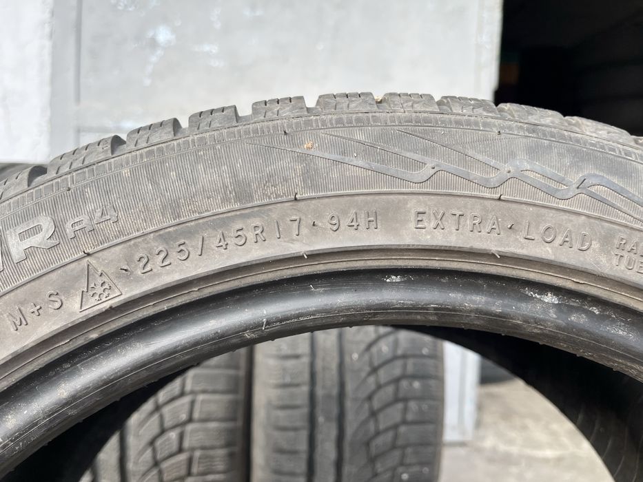 4 бр. зимни гуми 225/45/17 Nokian 7-7,5 mm DOT 1917