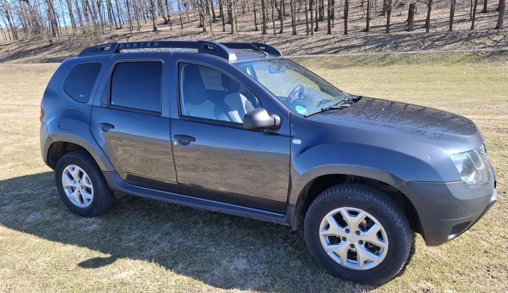 Vând Dacia Duster