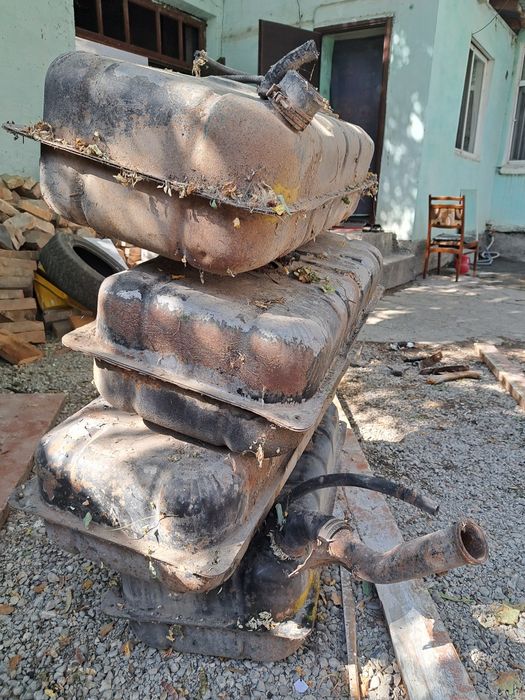 Продам бензо бак для газели