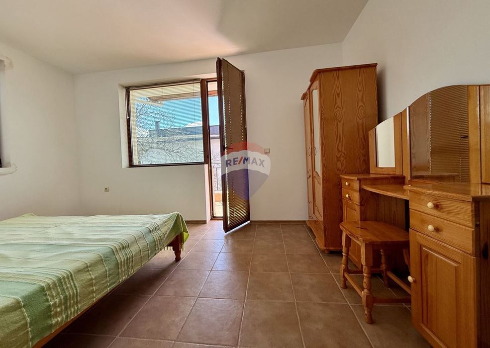 Апартамент с две спални и нескриваема морска гледка за продажба, гр.