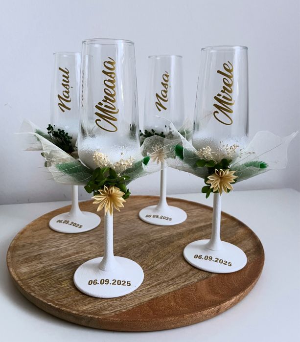 Aranjamente pentru paharele de nunta