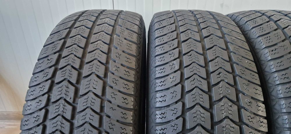 Бусови гуми 205/65/16С SEMPERIT