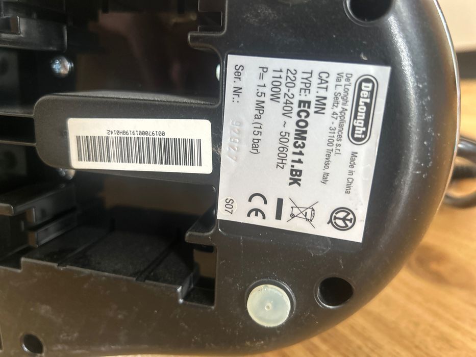 Vând espressor manual DeLonghi ECOM311.BK în stare foarte bună