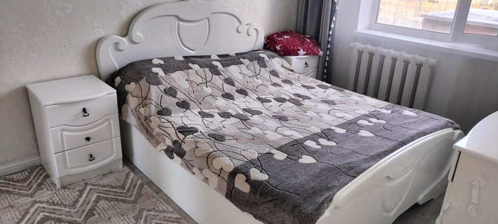 Продам спальный гарнитур