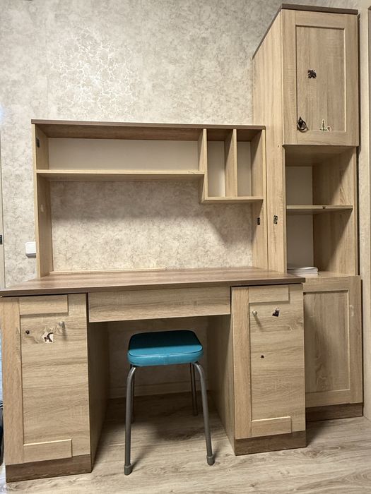 Стол письменный с пеналом