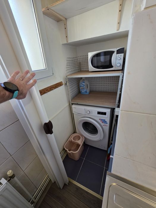 Vand garsoniera decomandata langa piata astra