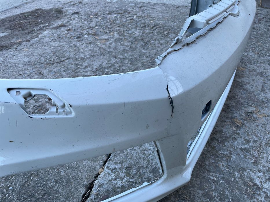 Продавам предна броня за голф 6 r-line