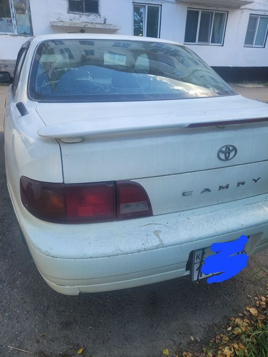 Тайота камри 2.2литра.