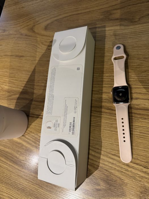 Apple Watch Series 5 Gold Aluminum Case 40mm