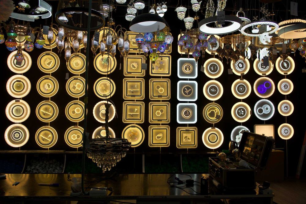 Yangi dizay va barcha o'lchamdagi plafonlar mavjud