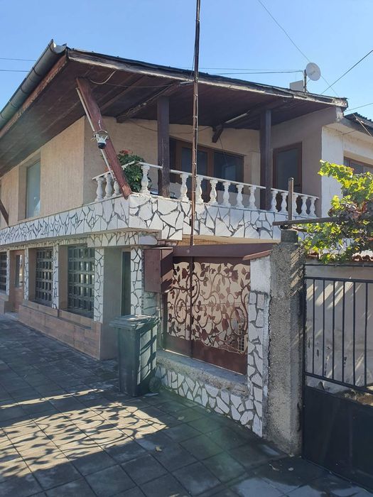 Продава се Къща в с. Злокучене, Област Пазарджик - 230 кв.м за 1 €/кв.м - Снимка #2