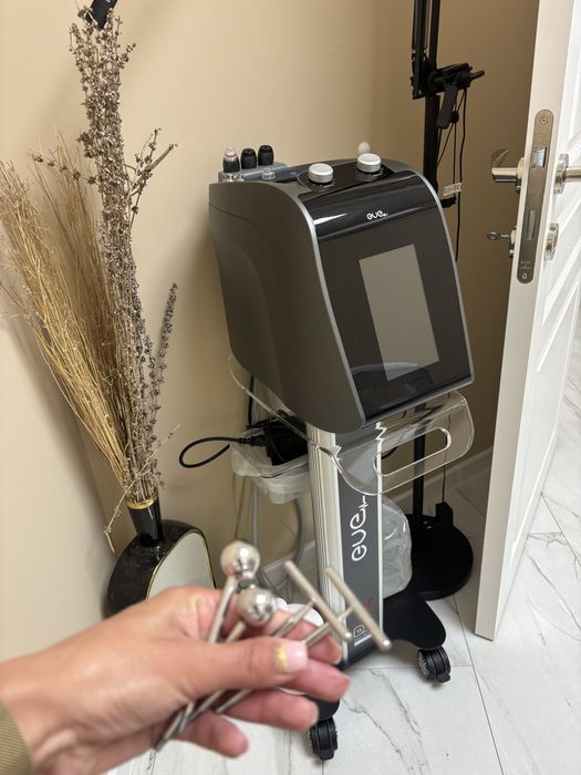 Eve апарат за почистване на лице и мускулна  стимулация . Face yoga