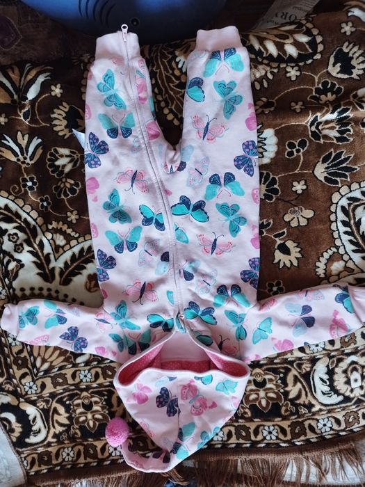 Продам комбинезон для девочки