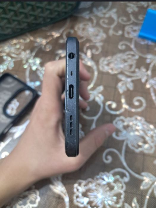 Продам  ОППО А58 экран треснут торг есть