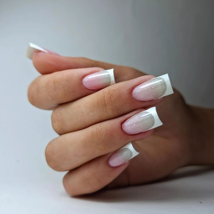 Caut cliente pentru unghii cu gel / semi / întreținere.
Preț foarte mi