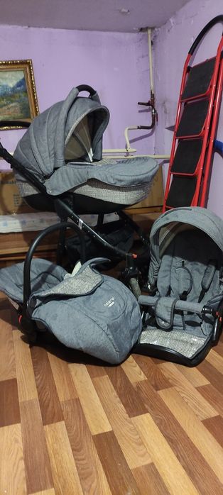 Коляска три в одном