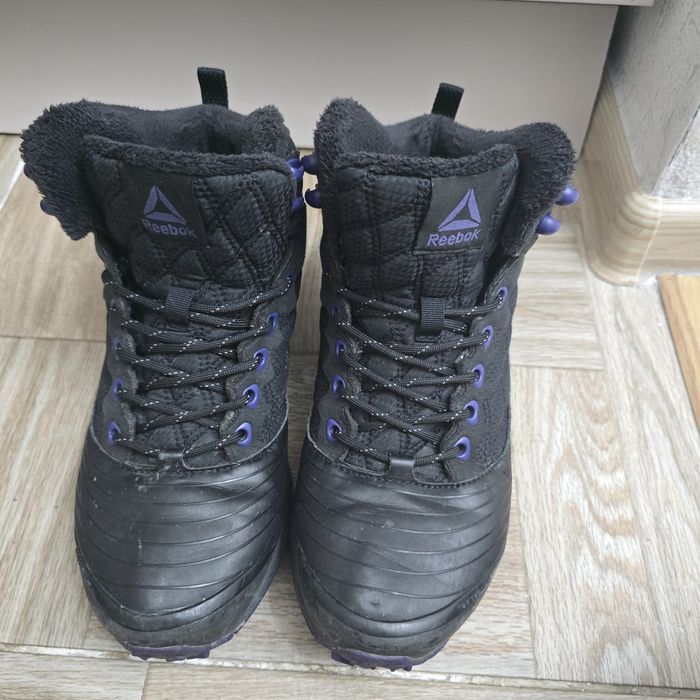 Продаю Reebok демисезон по 2000тг