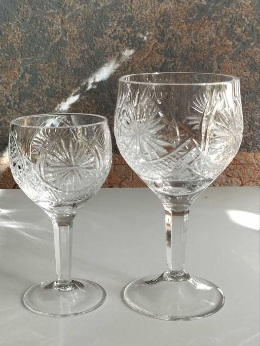 Фужеры и рюмки одинаковые